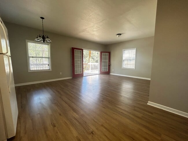 Building Photo - 1501 McPherson Dr