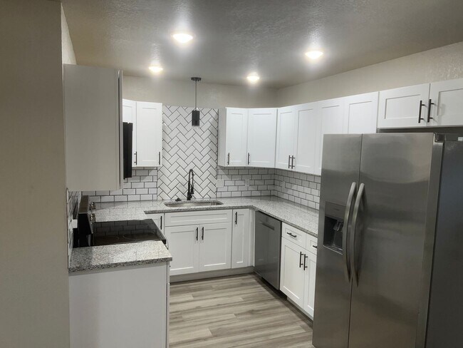 Building Photo - 2162 Airport Rd