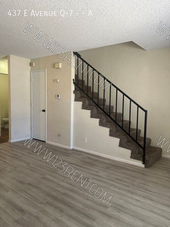 Building Photo - 437 E Ave Q-7