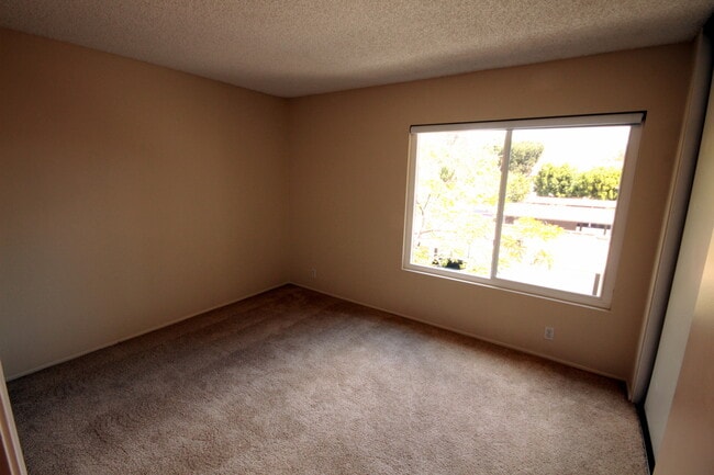 Building Photo - 4075 Rosenda Ct
