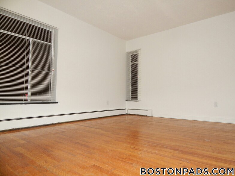 Building Photo - 524 Putnam Ave