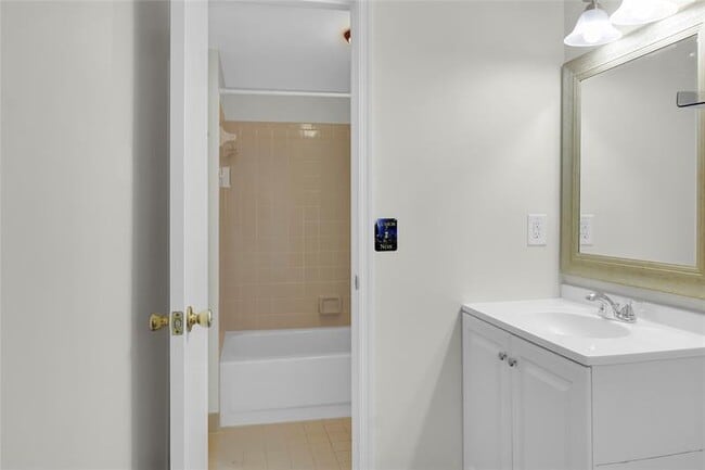 Building Photo - 7801 Courtyard Run W