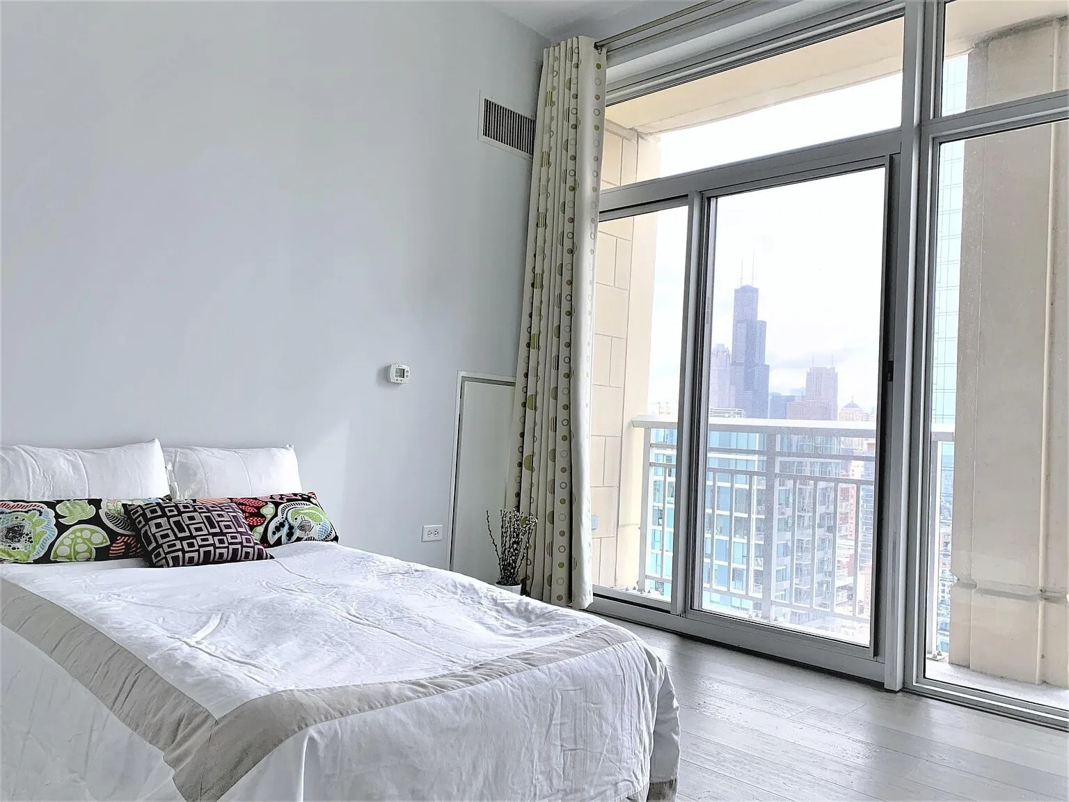 Bedroom 2 view - 1400 S Michigan Ave