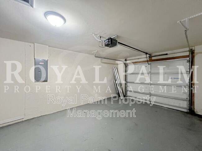 Building Photo - 111 SE 2nd Ave