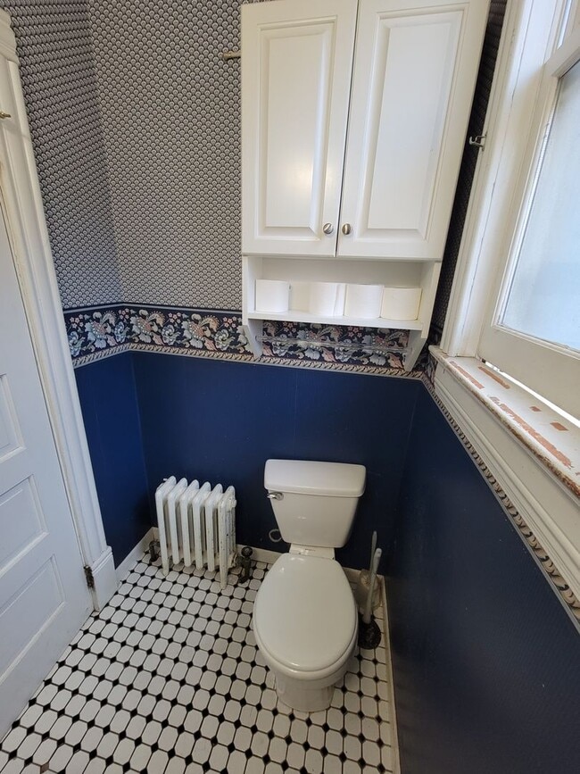 Building Photo - 2115 E 1st St