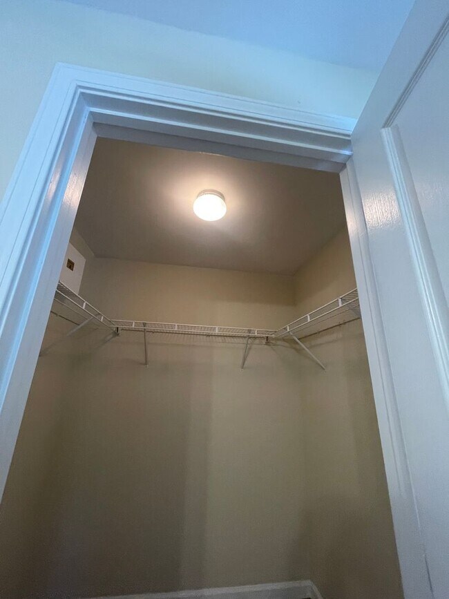 Building Photo - 15-1529 Gutleber