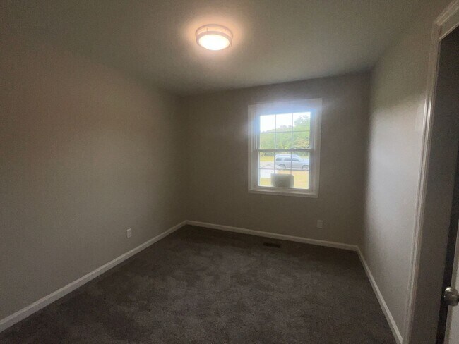 Building Photo - 4066 Hummingbird Pl