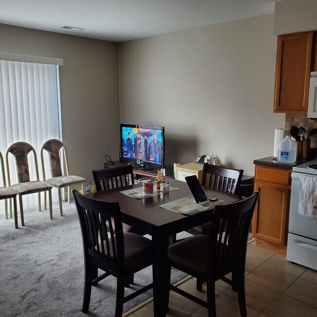 Building Photo - 3423 Ridgeland Ave