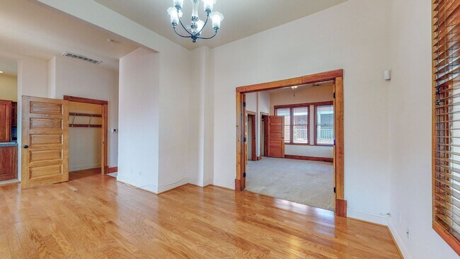 Building Photo - HISTORIC EDO 2/BD 2/BA CONDO