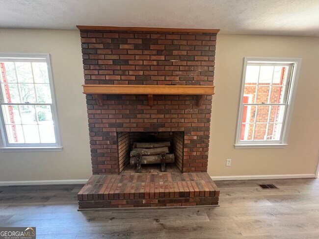 Building Photo - 222 Lacey Ln