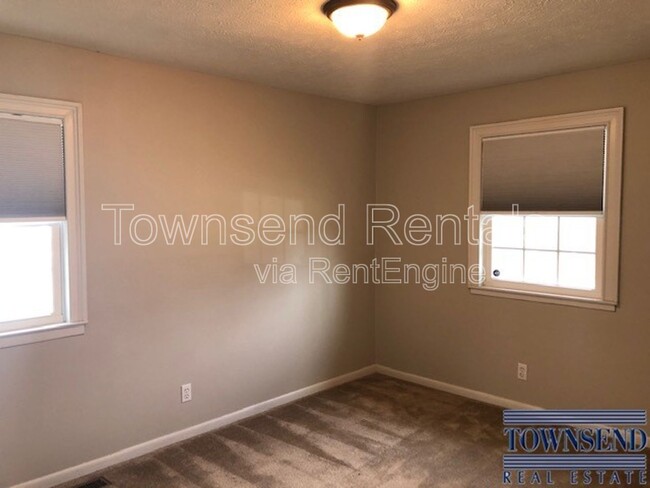 Building Photo - 658 Woodburn Dr