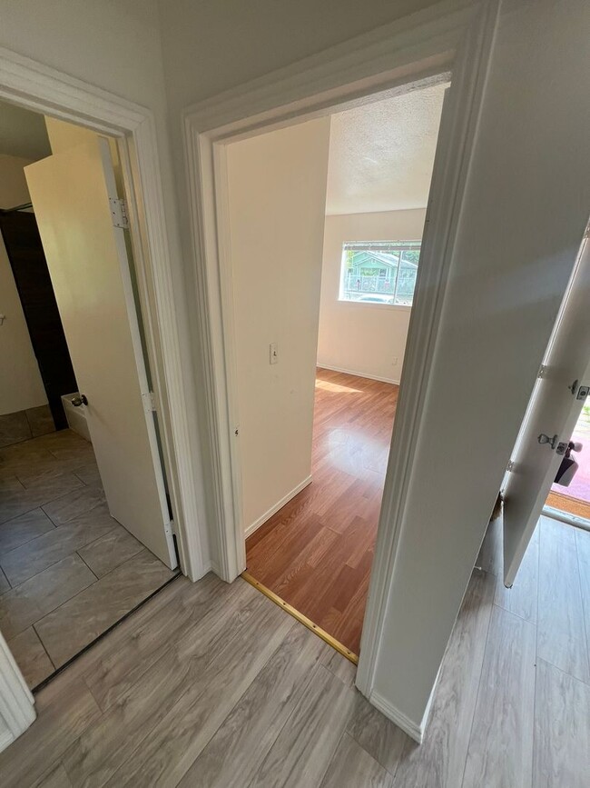 Building Photo - Oroville-3 bedroom 1 bath home, yard, newl...