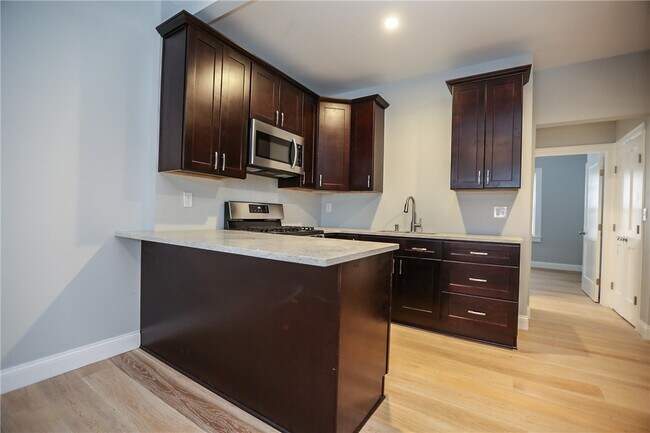 Building Photo - 544 Culver Pkwy