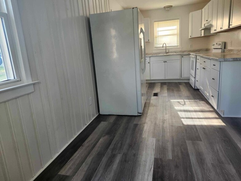 Building Photo - 126 Green Acres Ave