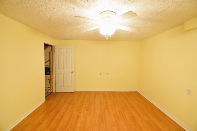 Building Photo - 1136 Anthrop Dr