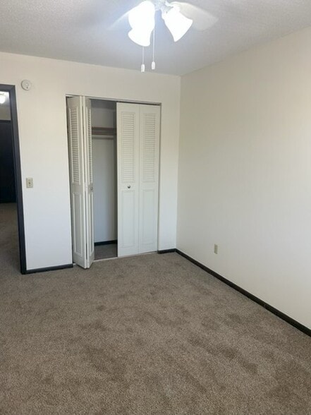Bedroom - River Garden Apartments