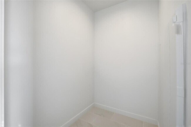 Building Photo - 400 Central Ave