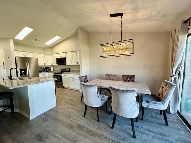 Building Photo - 4212 E Sandia St