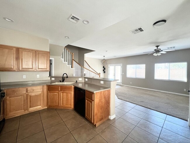 Building Photo - 102 S Pointe Way