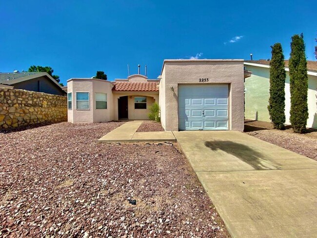 Building Photo - 2253 Tierra De Oro Way