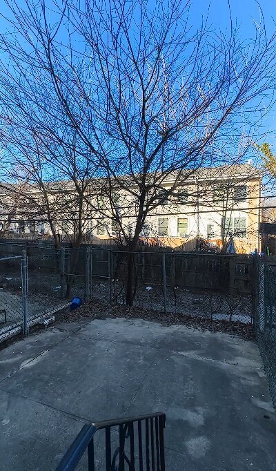 Building Photo - 4215 W Girard Ave