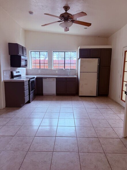 Building Photo - 1235 W Ontario St