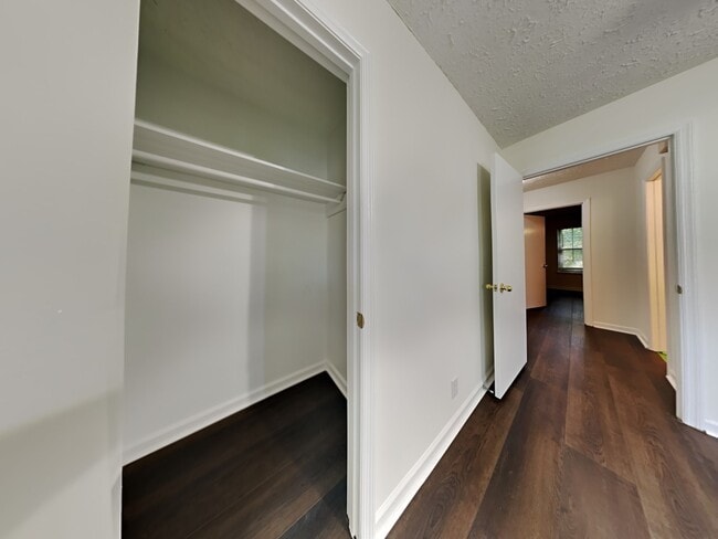 Building Photo - 1012 Patio Dr