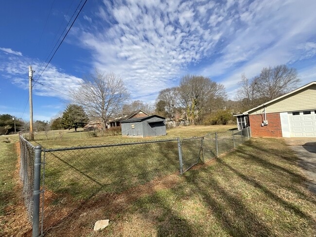 Building Photo - 301 Richard St