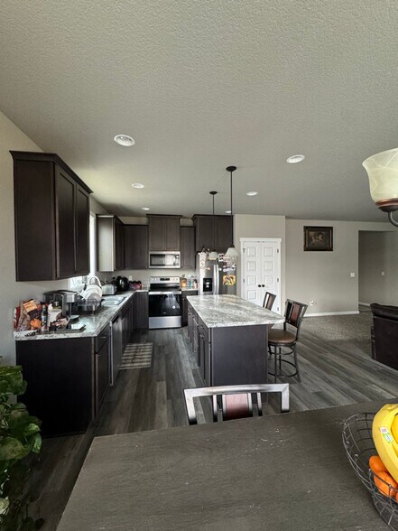 Building Photo - 312 L St NE