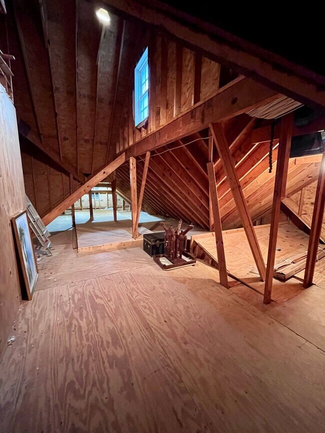 Building Photo - 236 N Ainsdale Dr