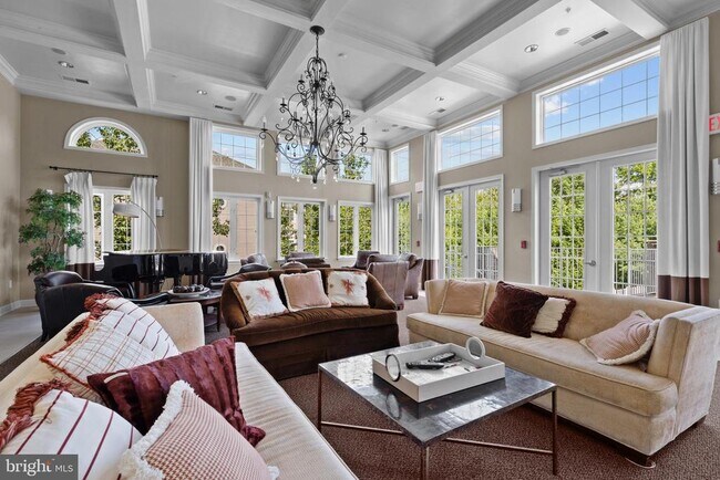 Building Photo - 1518 Enyart Way