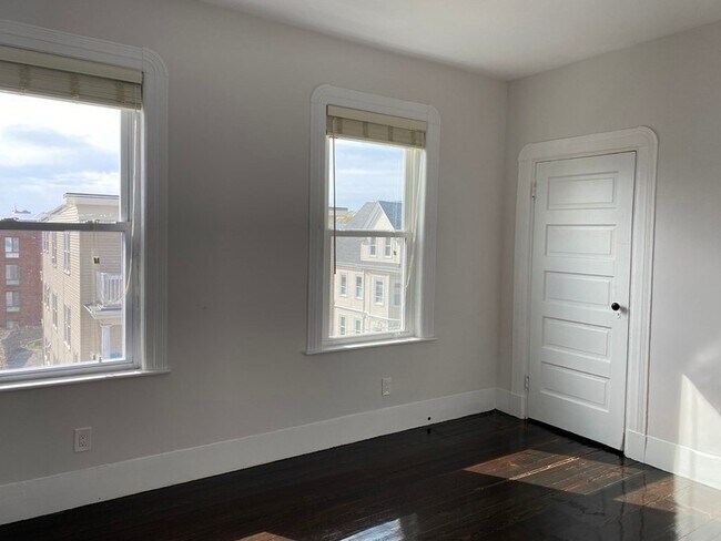Building Photo - 33 Wabon St