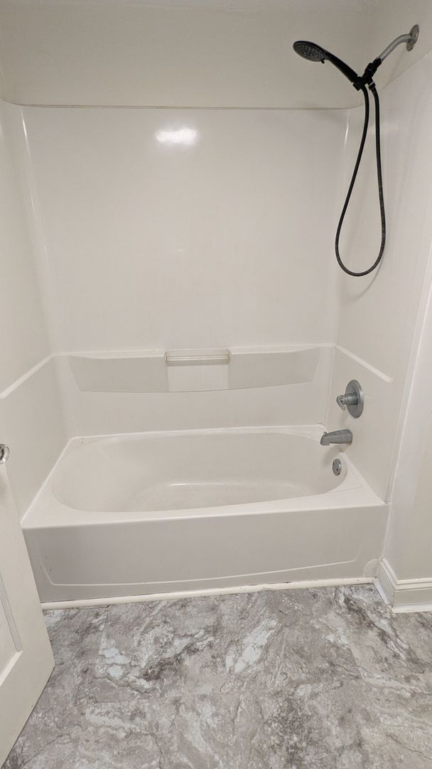 Building Photo - Charming 3-bedroom, 1.5-bathroom home located in the heart of Akron