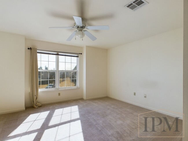 Building Photo - First Month Rent Free! - 3 Bedroom Home in...