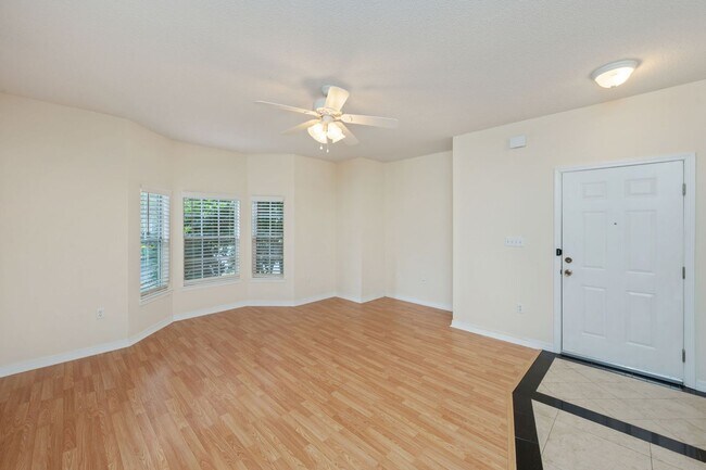 Building Photo - Spacious 2-Bedroom Condo at The Oaks – Prime Location with Community Pool