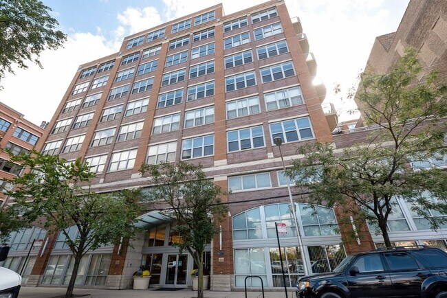 Primary Photo - 933 W Van Buren St