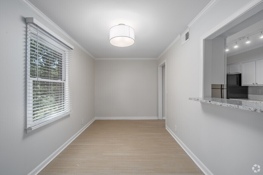 2BR, 2BA - 1,216SF - Dining Room - Western Hills Apartments