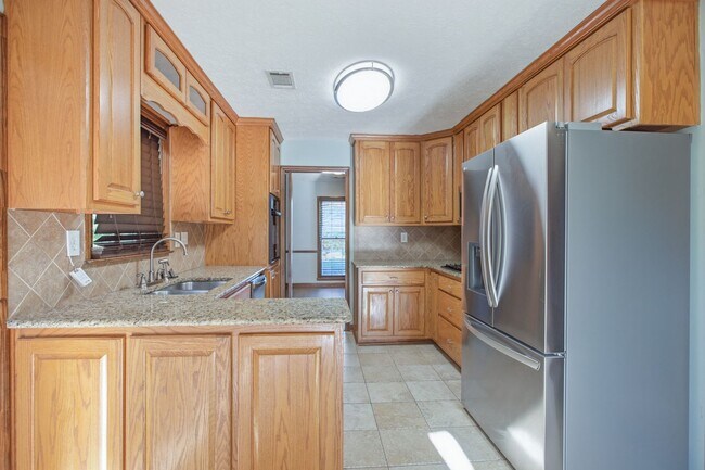 Building Photo - FOR RENT in NORTH COLUMBUS! Available NOW!