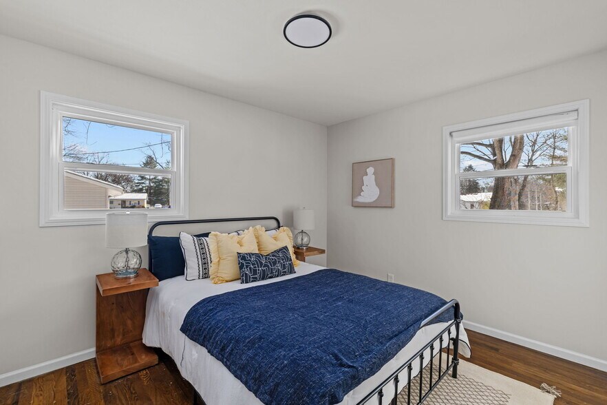 Building Photo - 1655 Fenmore Dr