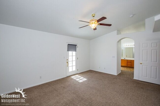 Building Photo - Bright & Spacious 3Bdm 2.5Ba Home with Private Backyard in Las Vegas