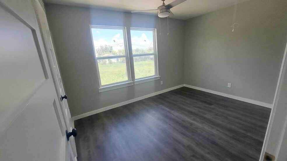 Building Photo - 9806 Fillmore St