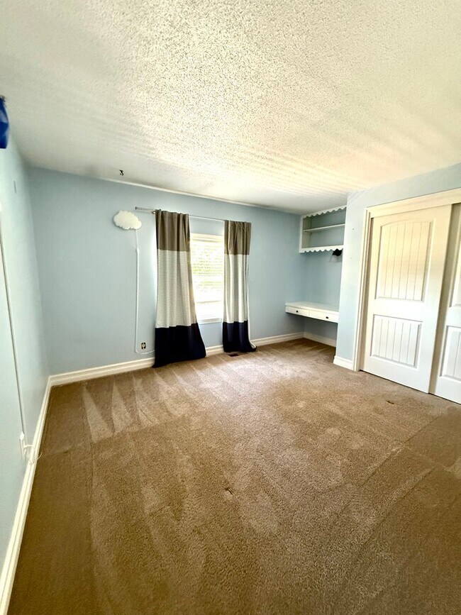 Building Photo - Live Comfortably in Federal Way – 4-Bedroo...