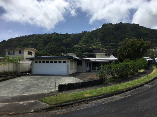 Building Photo - Charming 3 Bedroom 2 Bath Single Family Home in Manoa Valley