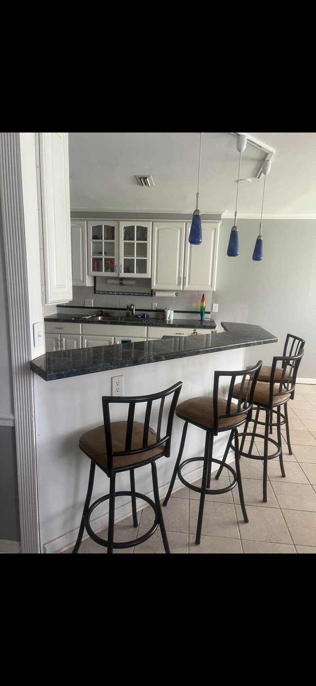 Building Photo - 400 E Emerald Dr