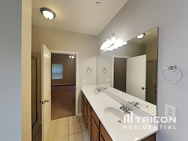 Building Photo - 4620 Van Leer Ct