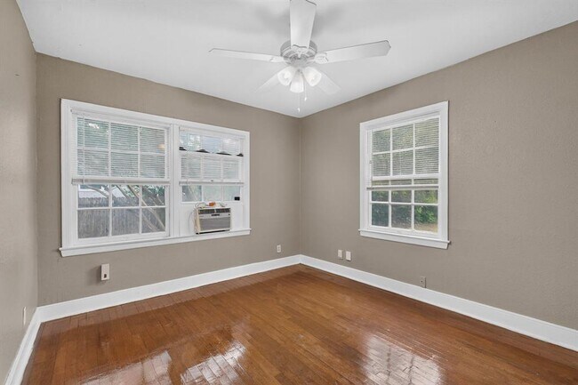 Building Photo - 3100 Breeze Terrace