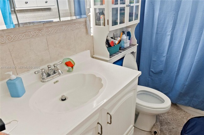 Building Photo - 121 SW 28th Terrace