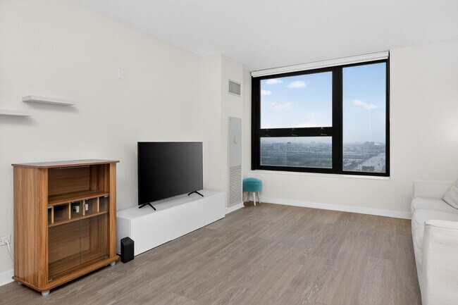 Building Photo - 1160 S Michigan Ave