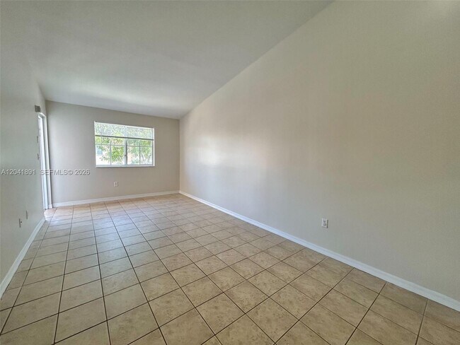 Building Photo - 1270 SE 28th Ct