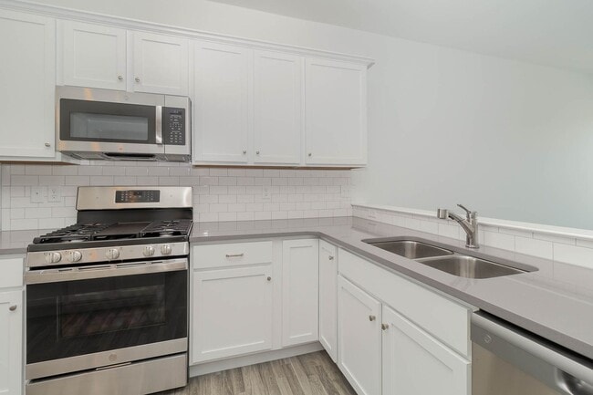 Building Photo - 1829 Shady Ln